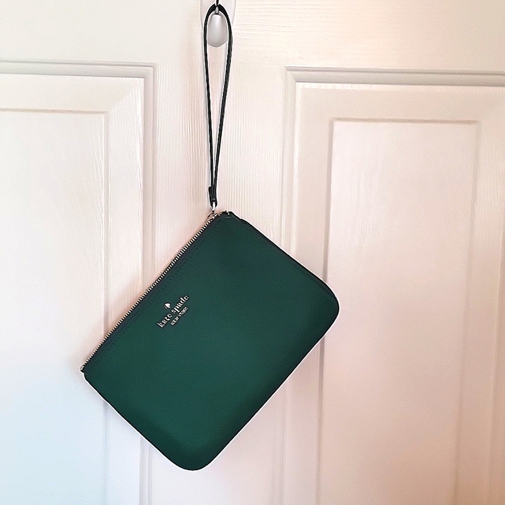 Kate Spade Medium Chelsea Wristlet